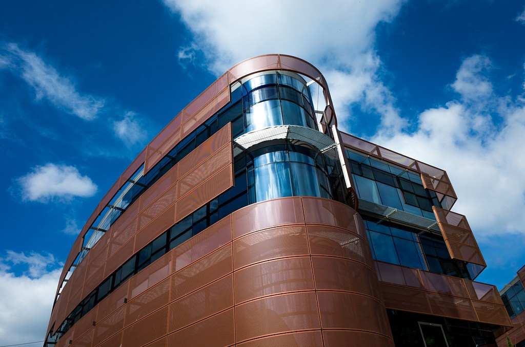 L’impact des licenciements liés à l’IA chez Amazon: un tournant majeur pour l’immobilier de bureaux et d’entrepôts